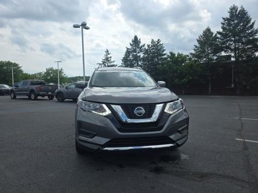 Gun Metallic 2018 Nissan Rogue SV