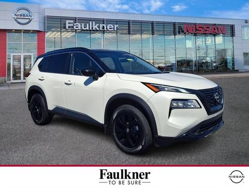 2 Tone White / Black Roof 2023 Nissan Rogue SV