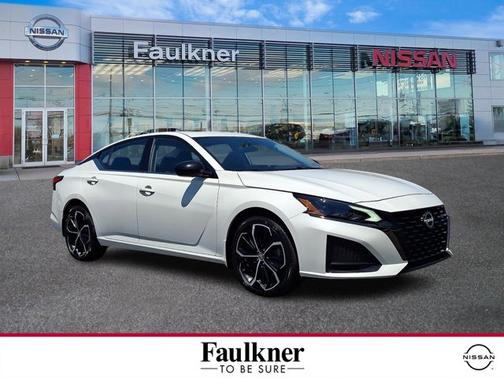 White 2023 Nissan Altima 2.5 SR