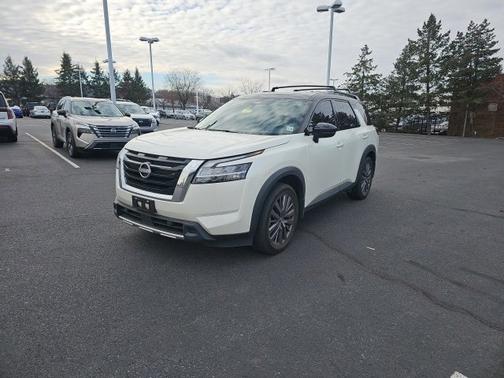 2023 Nissan Pathfinder SL