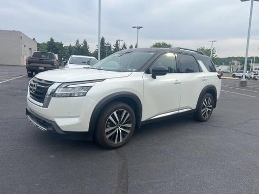 2024 Nissan Pathfinder Platinum