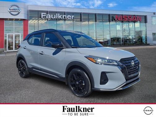 2 Tone Gray / Black 2023 Nissan Kicks SR