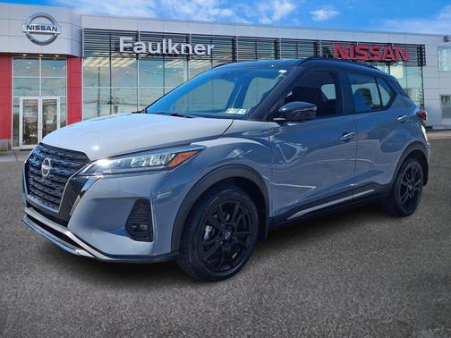 2 Tone Gray / Black 2023 Nissan Kicks SR