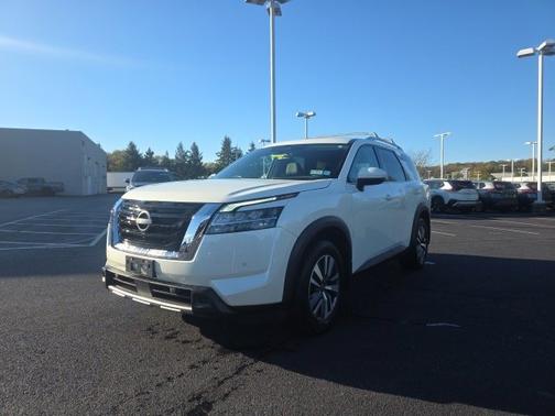 2024 Nissan Pathfinder SL