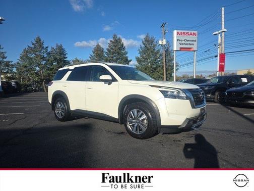 2024 Nissan Pathfinder SL