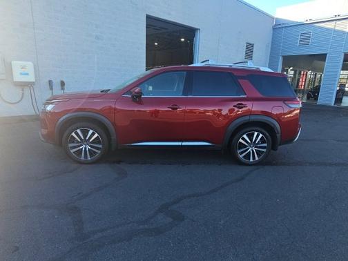 2024 Nissan Pathfinder Platinum