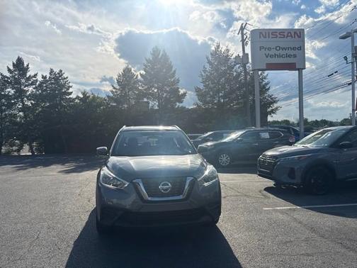 Gun Metallic 2019 Nissan Kicks SV