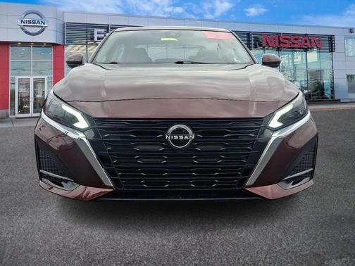 Garnet Pearl Me 2024 Nissan Altima 2.5 SV