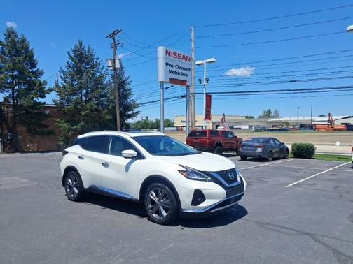 White 2022 Nissan Murano Platinum