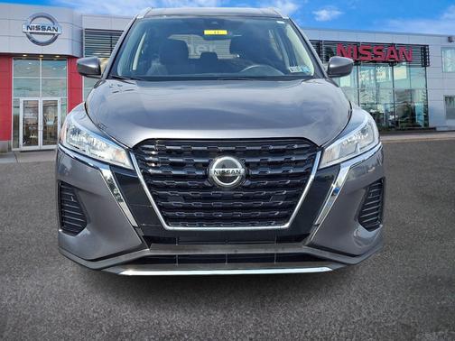 Gun Metallic 2021 Nissan Kicks SV