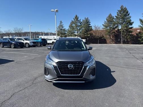 Gun Metallic 2021 Nissan Kicks SV