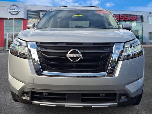 Brilliant Silver Metallic 2022 Nissan Pathfinder Platinum