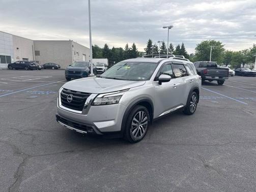 Brilliant Silver Metallic 2022 Nissan Pathfinder Platinum
