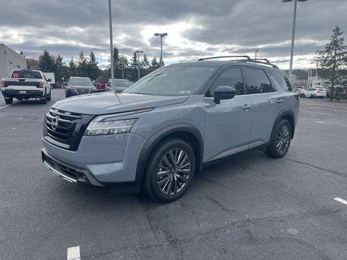 2024 Nissan Pathfinder SL
