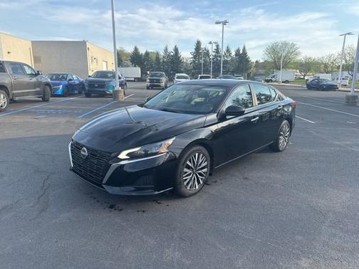 Black 2023 Nissan Altima 2.5 SV