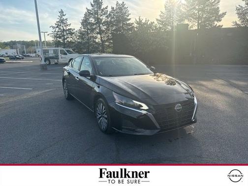 Black 2023 Nissan Altima 2.5 SV