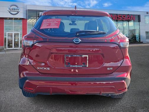 2023 Nissan Kicks SR