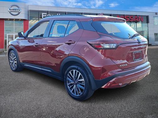 2023 Nissan Kicks SR