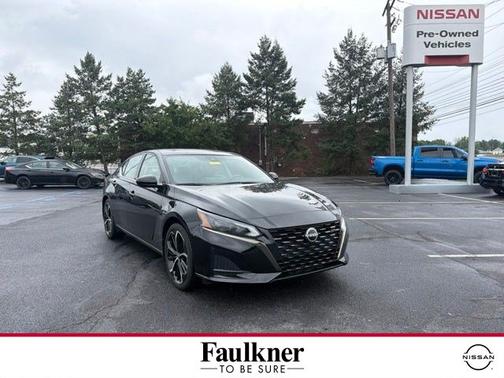 Black 2023 Nissan Altima 2.5 SR