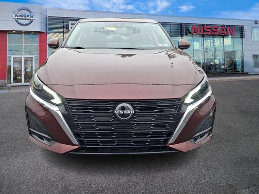 Garnet Pearl 2023 Nissan Altima 2.5 SV