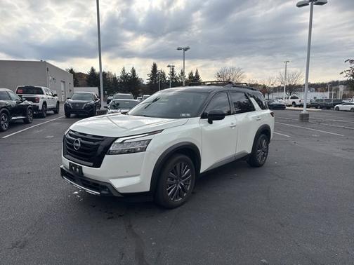 2023 Nissan Pathfinder SL