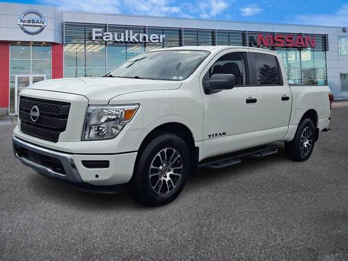 Glacier White 2023 Nissan Titan SV