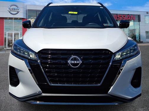 Aspen White 2023 Nissan Kicks SR