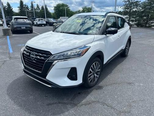 Aspen White 2023 Nissan Kicks SR