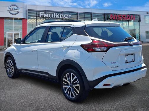 Aspen White 2023 Nissan Kicks SR