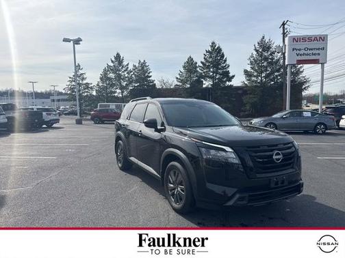 Black 2024 Nissan Pathfinder SV