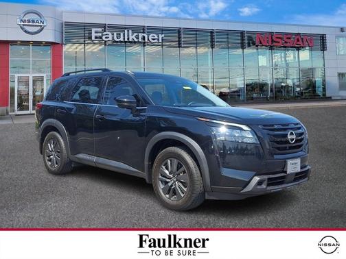 Black 2024 Nissan Pathfinder SV