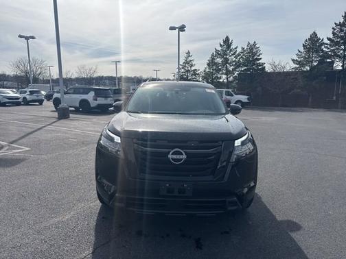 Black 2024 Nissan Pathfinder SV