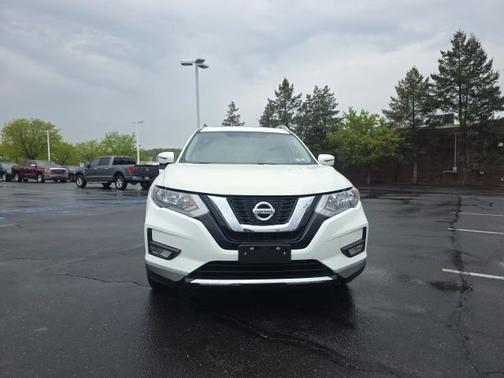 Glacier White 2017 Nissan Rogue SV