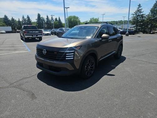 Canyon Bronze M 2025 Nissan Kicks SR
