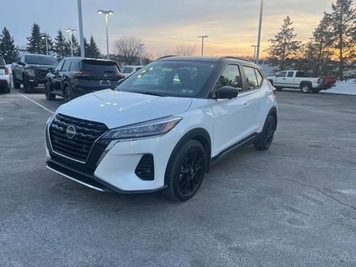 2022 Nissan Kicks SR