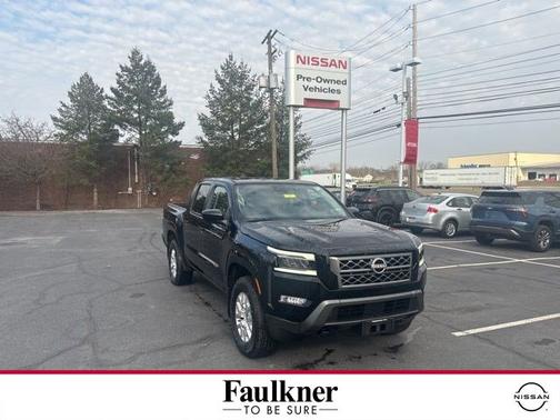 Black 2023 Nissan Frontier SV