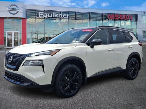 2 Tone White / Black Roof 2023 Nissan Rogue SV