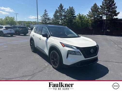 2 Tone White / Black Roof 2023 Nissan Rogue SV