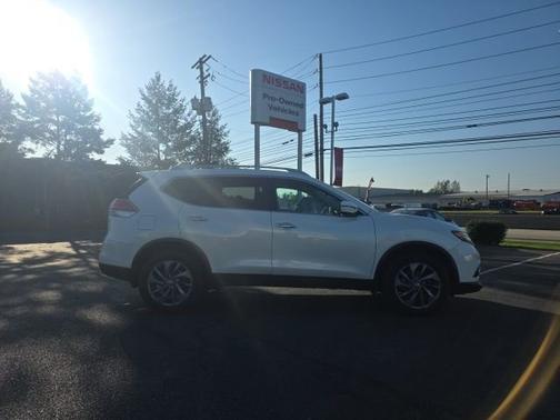 Pearl White 2016 Nissan Rogue SL
