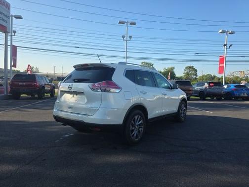 Pearl White 2016 Nissan Rogue SL