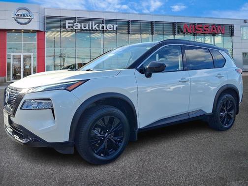 2 Tone White / Black Roof 2023 Nissan Rogue SV