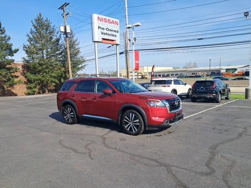 Scarlet Ember 2023 Nissan Pathfinder Platinum