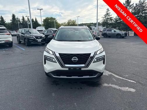 2 Tone White / Black Roof 2023 Nissan Rogue SL