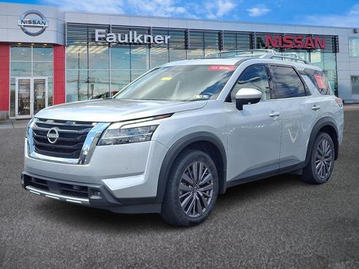 2023 Nissan Pathfinder SL