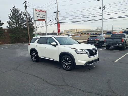 2023 Nissan Pathfinder Platinum