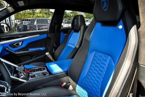 2019 Lamborghini Urus AWD