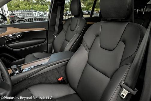 2023 Volvo XC90 Recharge Plug-In Hybrid T8 Plus Dark Theme 7-Seater