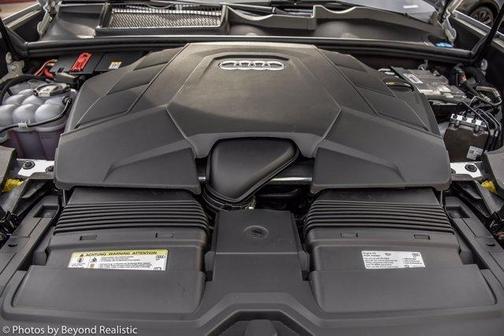 Photo 2 of 52 of 2019 Audi Q8 3.0T Premium