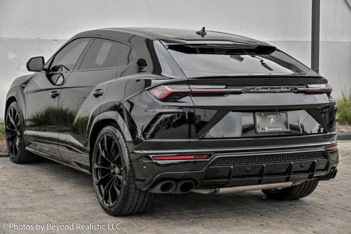 2022 Lamborghini Urus AWD