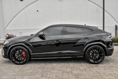 2022 Lamborghini Urus AWD